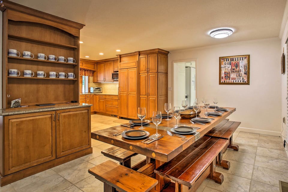 Dining Space | Dishware/Flatware Provided