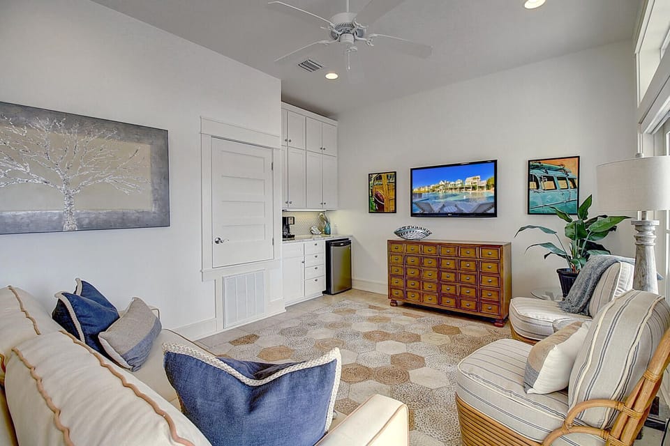 1st Floor, Living Room