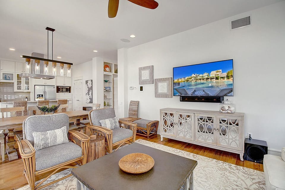 2nd Floor, Living Area