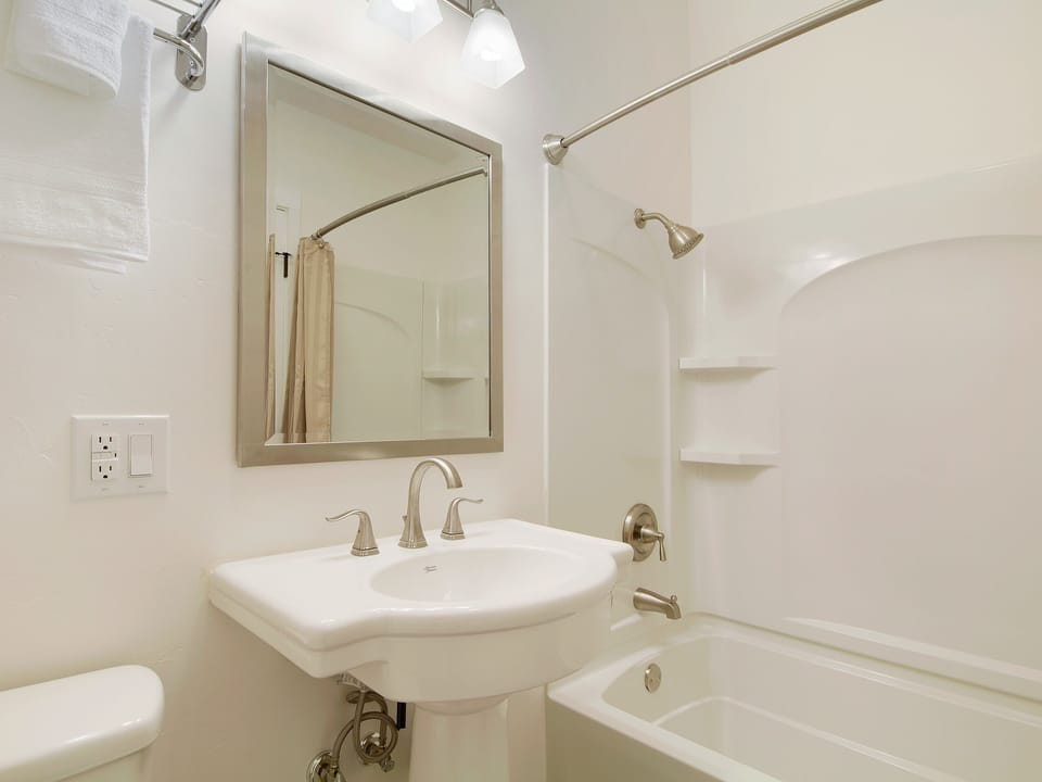 Shower/tub combo in the bathroom