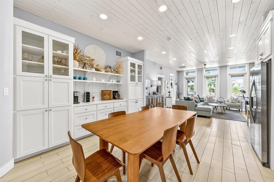 1st Floor, Dining Area