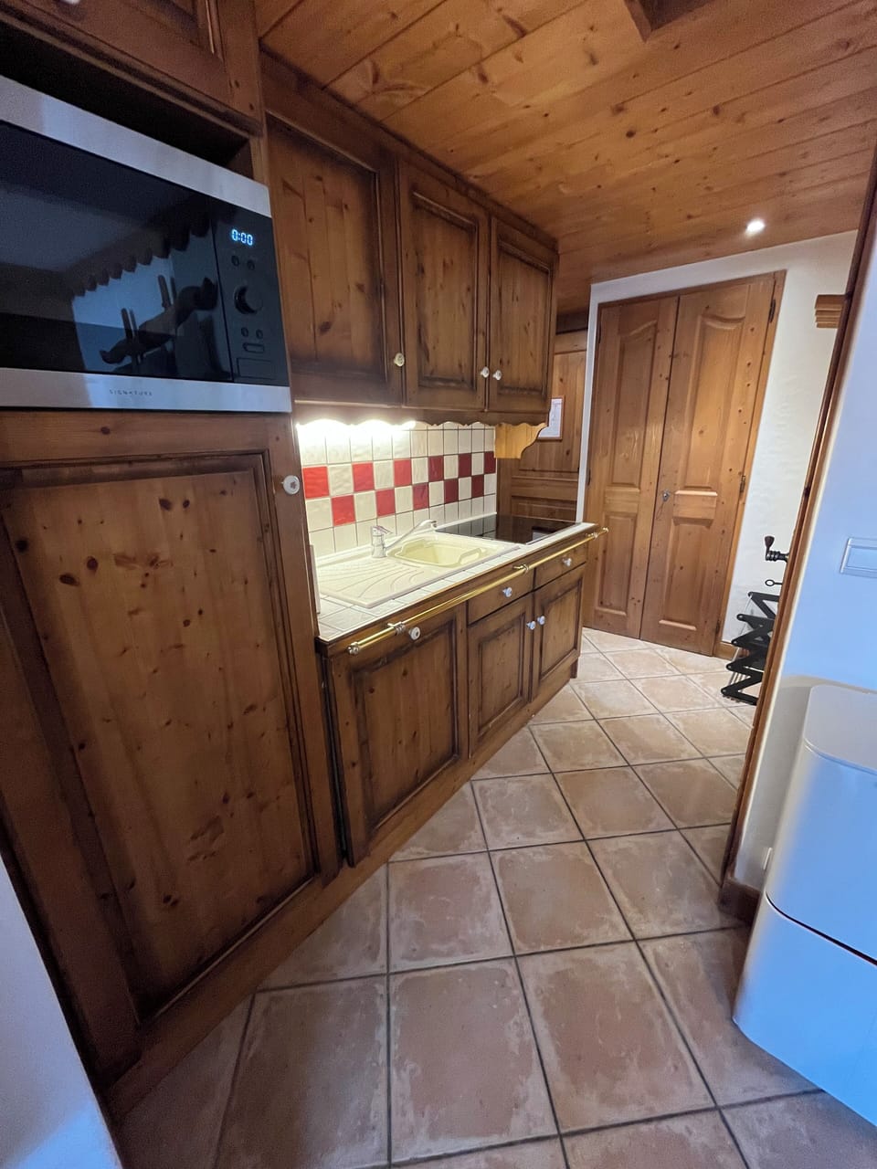 Kitchen with dishwasher, fridge, microwave & hob all NEW 2025!