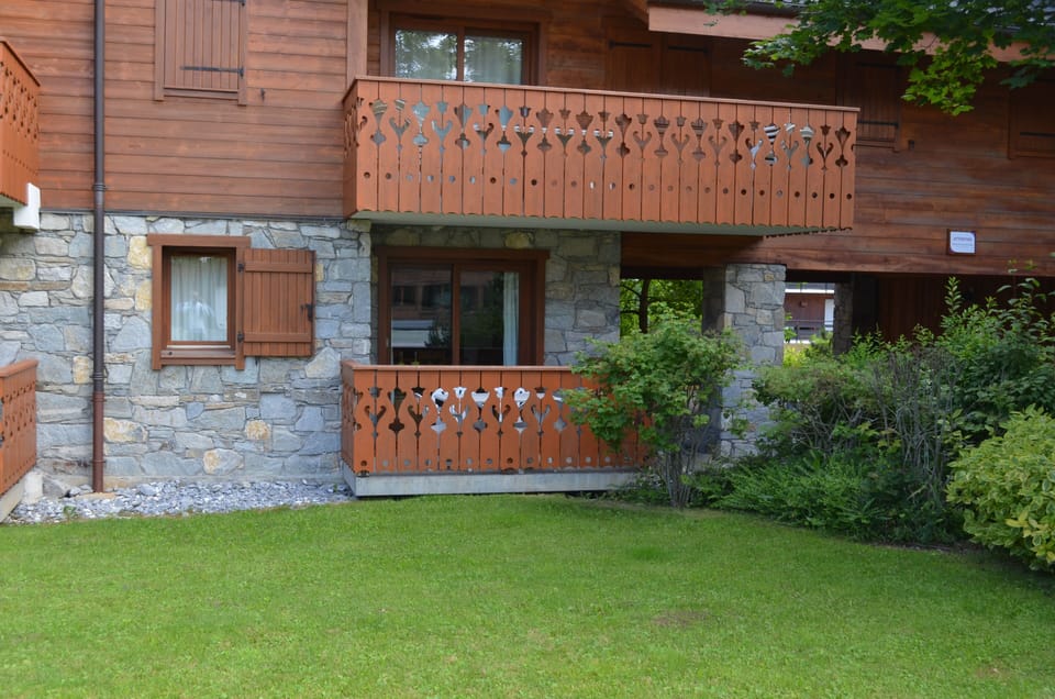 Ground floor apartment with balcolny