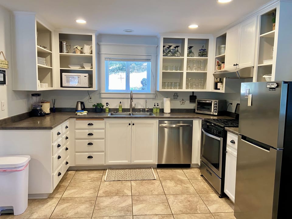 Full kitchen