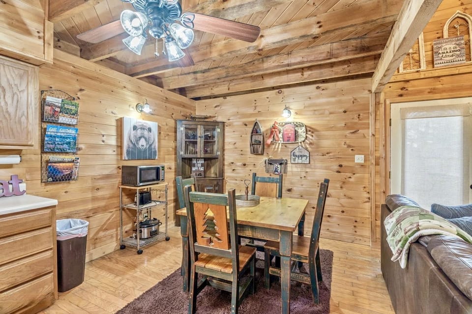 Dining seating for 2 or 4.