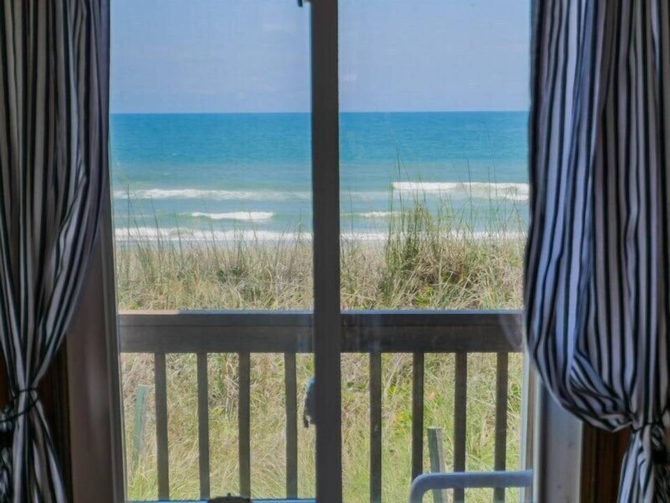 Primary Bedroom - Water Views