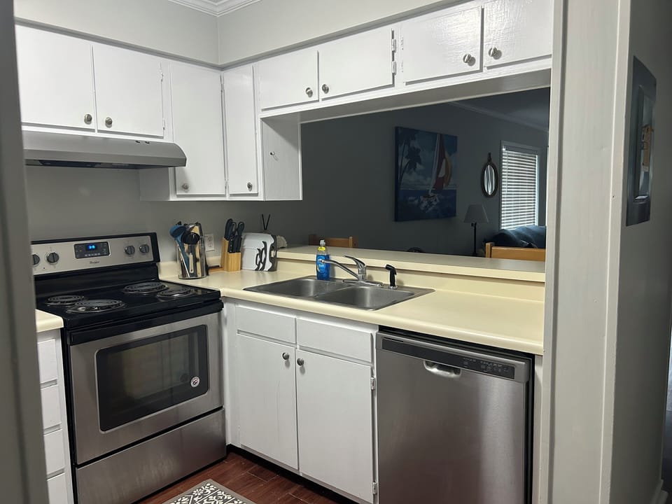 Kitchen with dishwasher