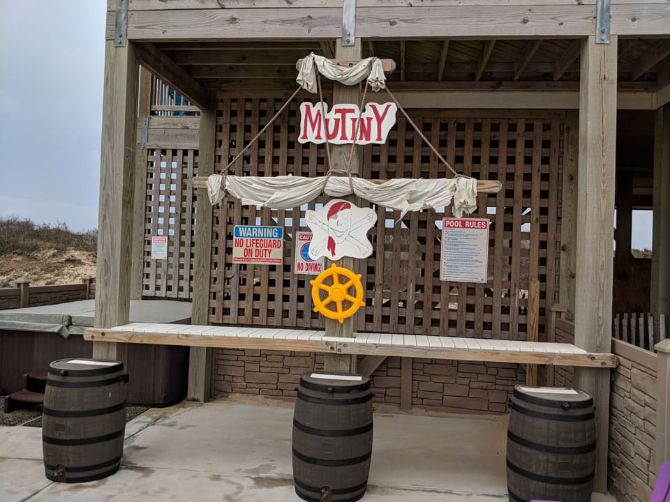 The Mutiny bar at Crystal Cove.