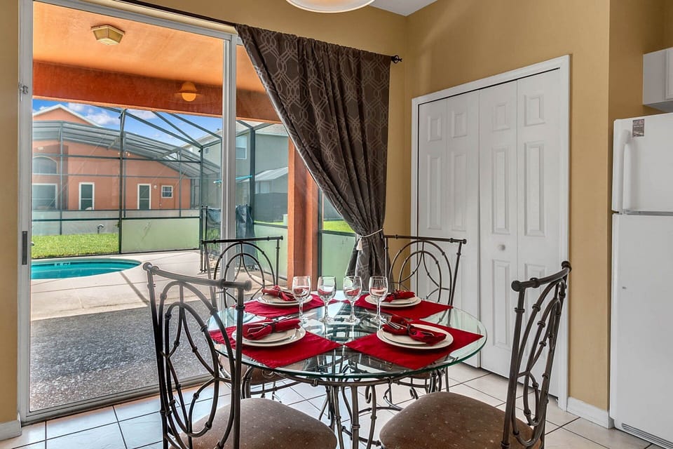 breakfast room