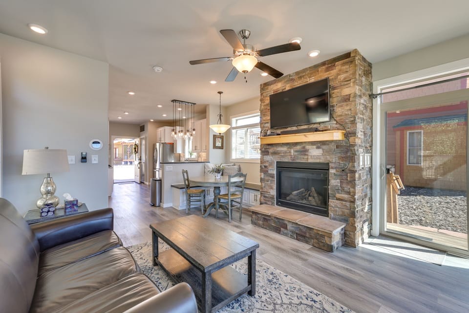 Living Room | Free WiFi | Central Heating | Smart TV