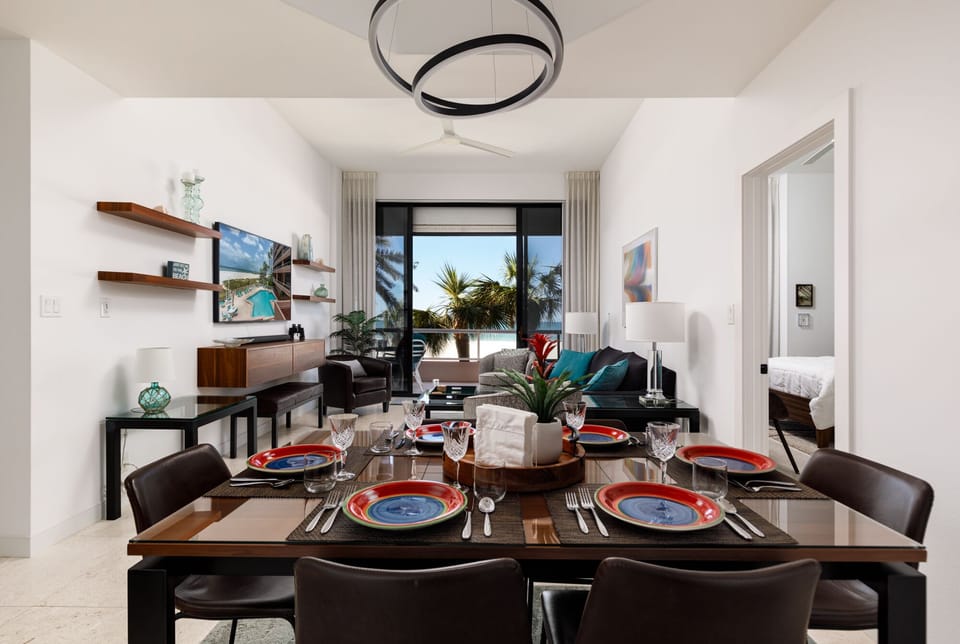 Seating for 6 at the dining table with a beachfront view, of cou - Seating for 6 at the dining table with a beachfront view, of course!