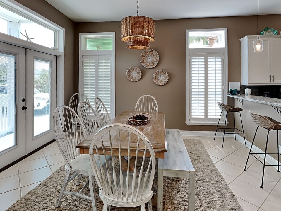 Dining Area - Seating for 8+