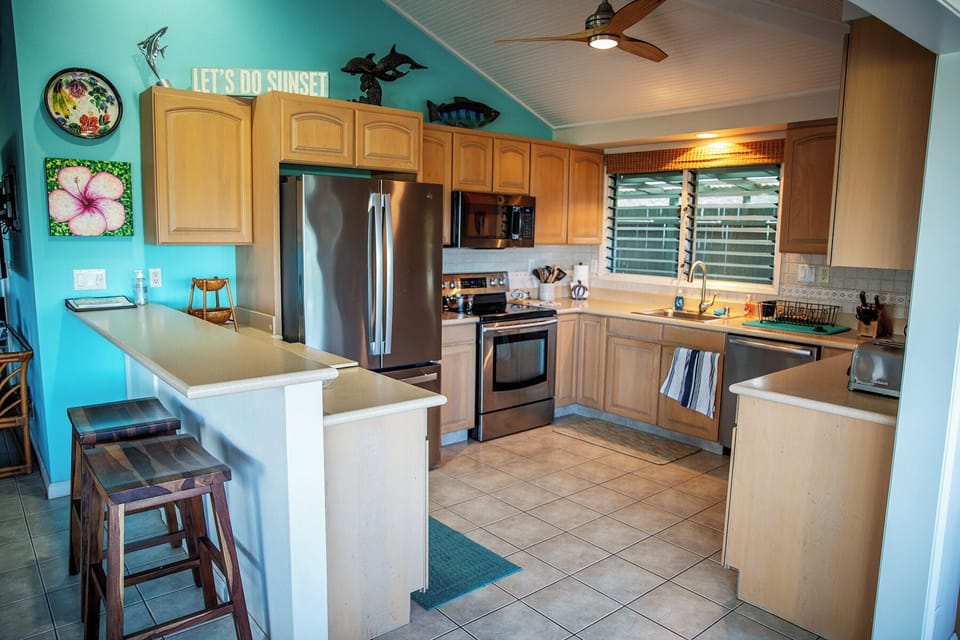 Fabulous spacious kitchen with new appliances and all the accessories you need!