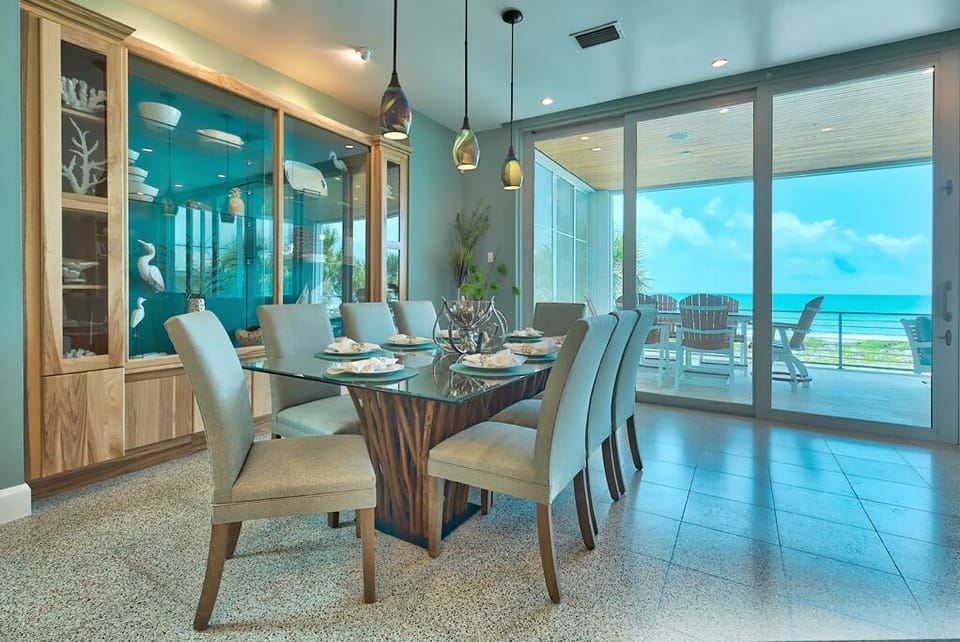 Dining with a View! - Seating for 10 available! Plenty of bar stools as well.