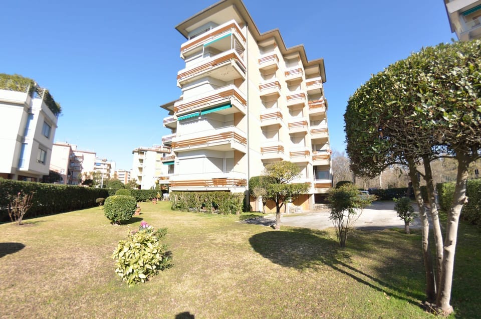 Property, Residential Area, Architecture, Real Estate, Building, House, Apartment, Mixed-Use, Urban Design, Neighbourhood