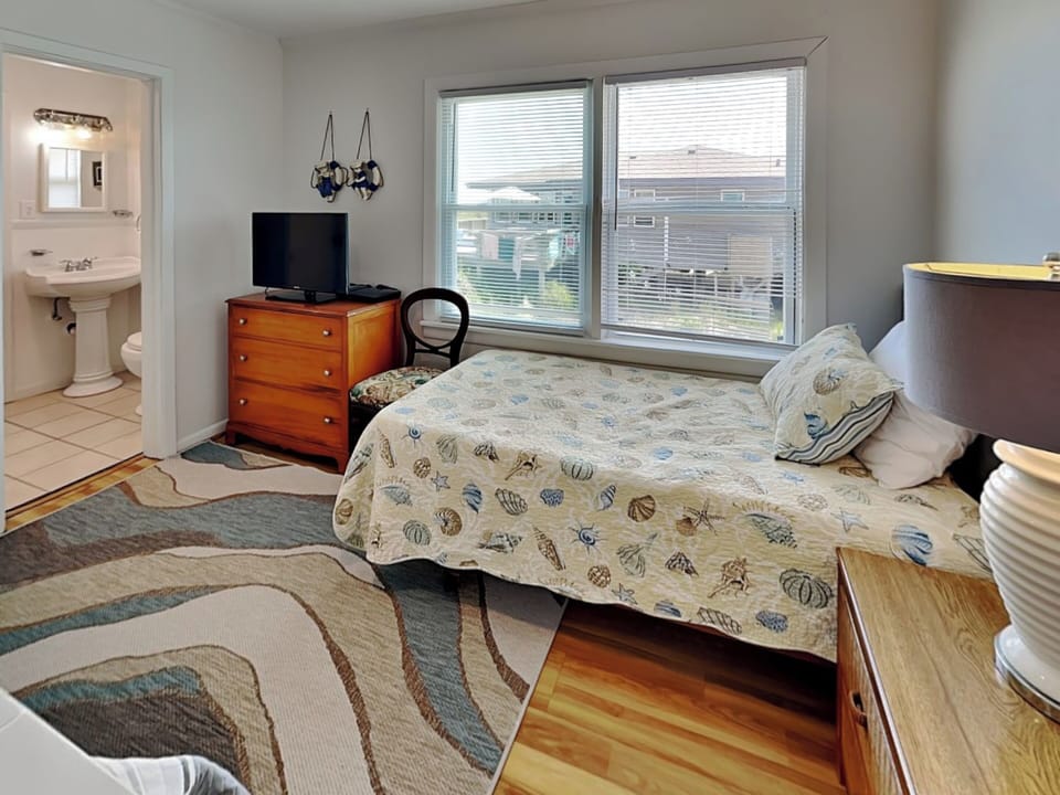 Fourth Bedroom - Twin/Full Bunkbed + Twin Bed