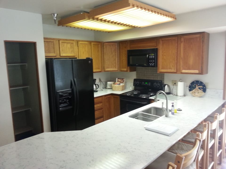 Kitchen with new quartz counter top