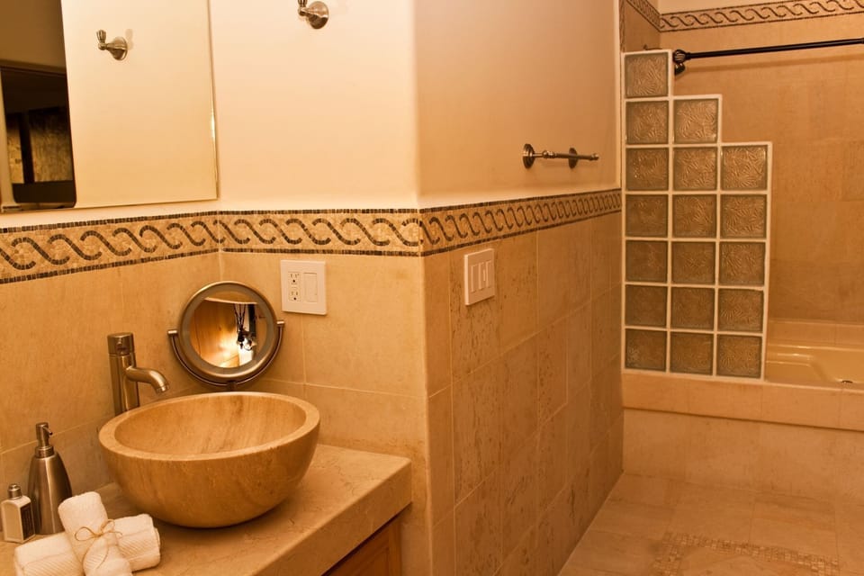 Master Bedroom En-Suite Bathroom