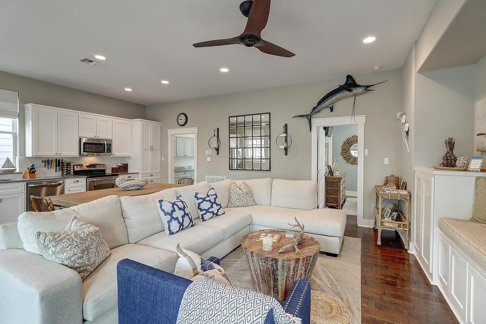 1st Floor, Living Room