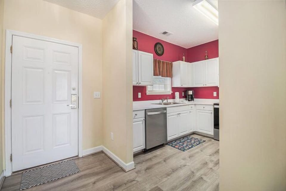 Entrance/Kitchen Area