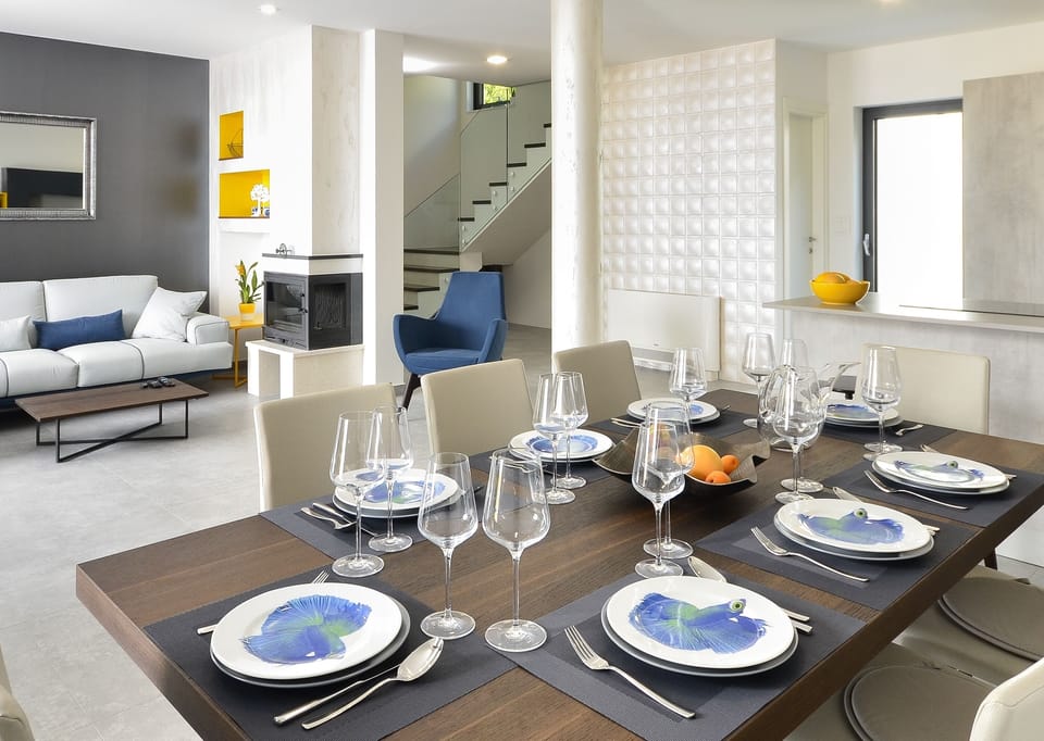 Ground floor has an open plan kitchen with dinning table for 8 