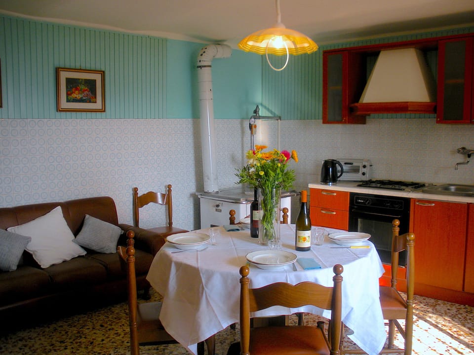 Cucina e tinello - Kitchen and dining room