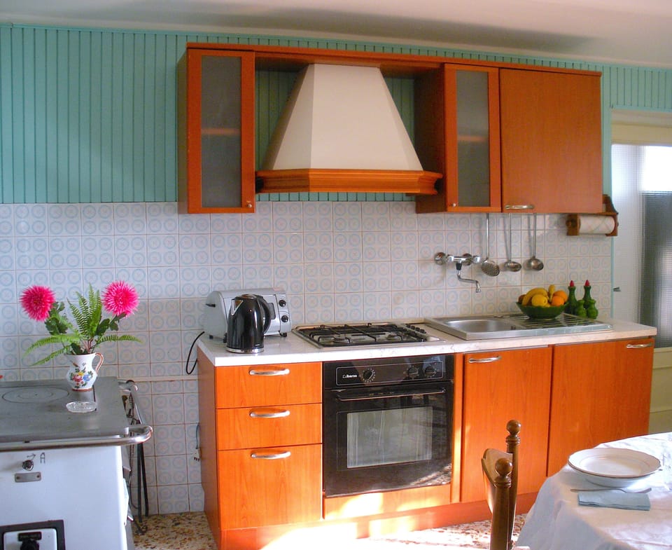 Cucina e tinello - Kitchen and dining room