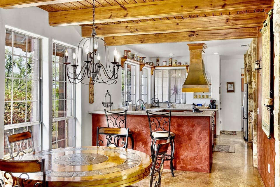 Kitchen + breakfast table