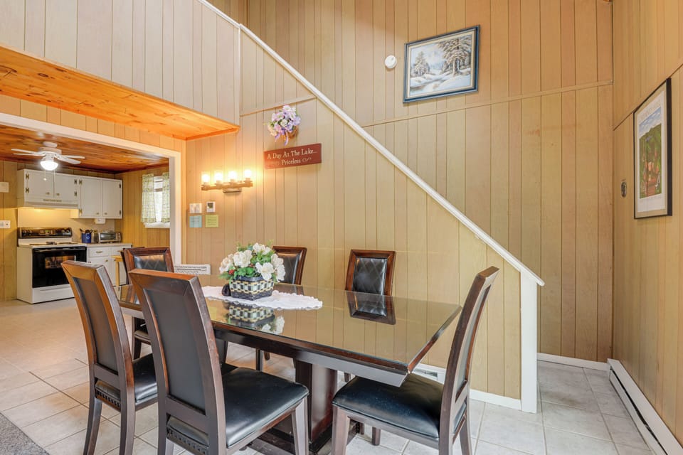 Dining Area | Dining Table | Dishware/Flatware