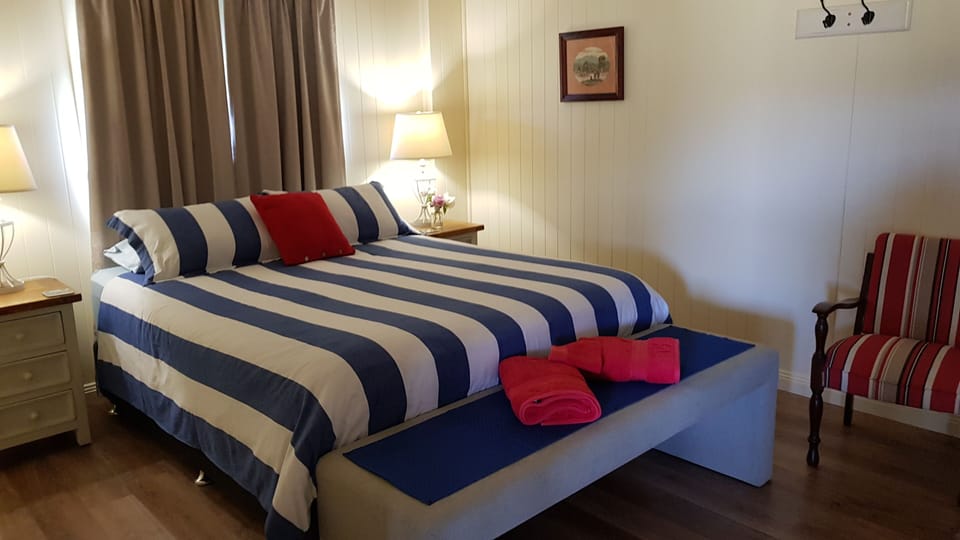 Queen Bedroom in The Wattle Lodge
Winter / Spring