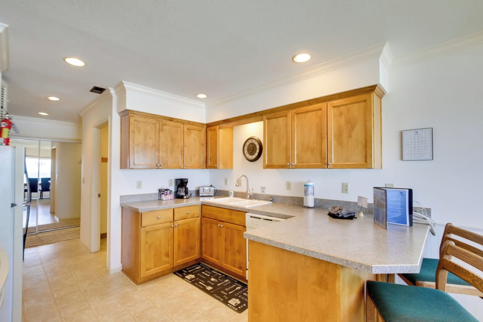 Kitchen | Crockpot | Toaster | Spices | Trash Bags & Paper Towels