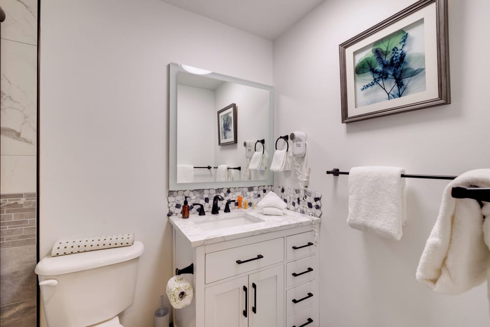 En-Suite Bathroom | Complimentary Toiletries