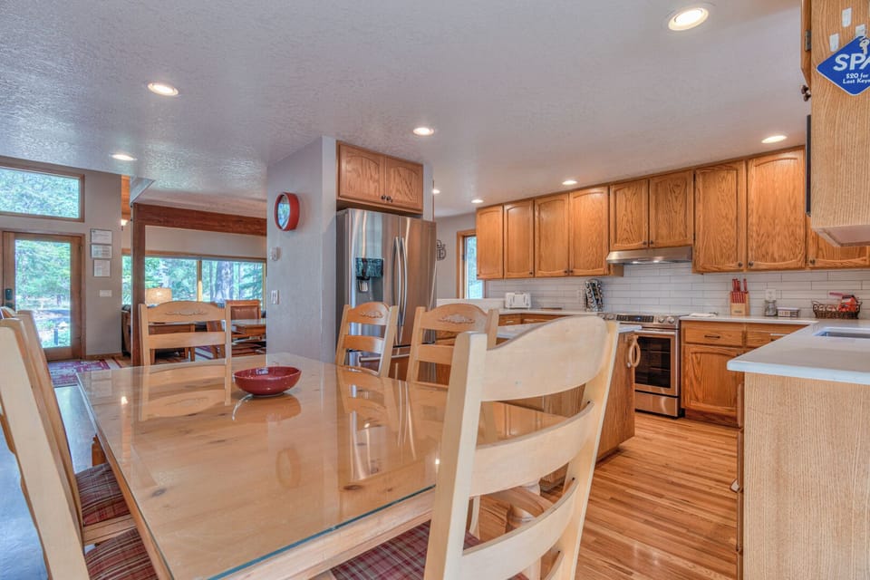 Kitchen and Table view