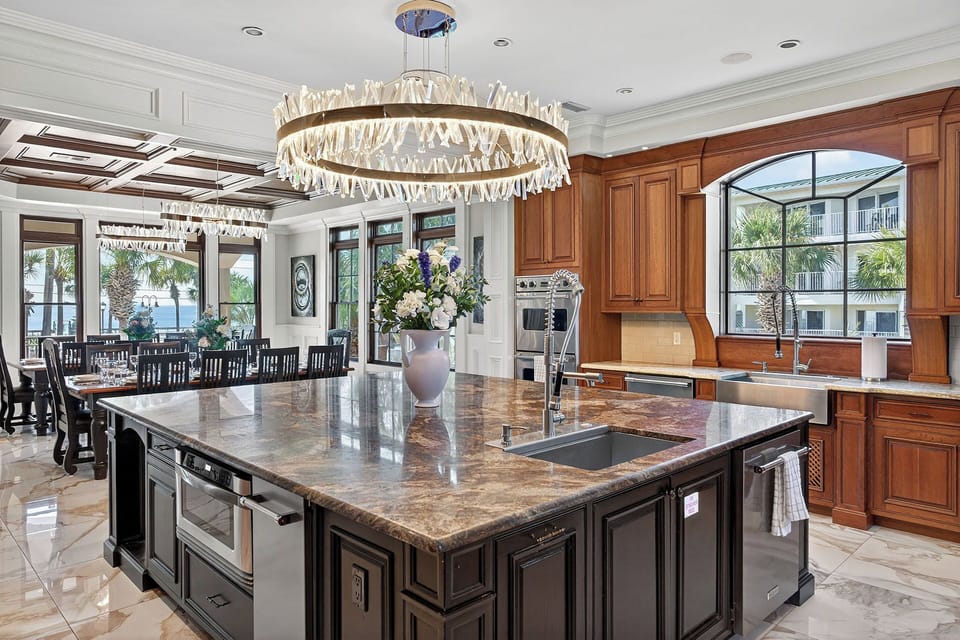 Villa Capri - Avalon Beach Estates - Kitchen