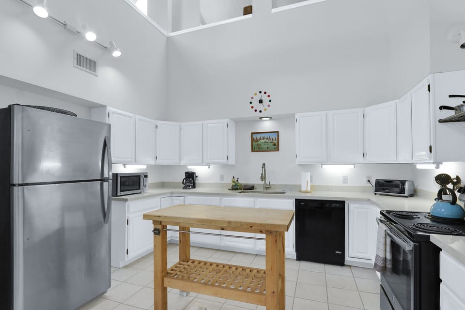 Large kitchen stocked with all appliances