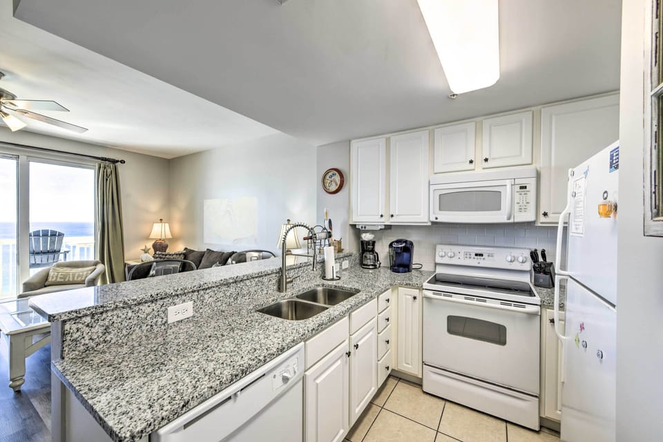 Kitchen | Fully Equipped w/ Cooking Basics