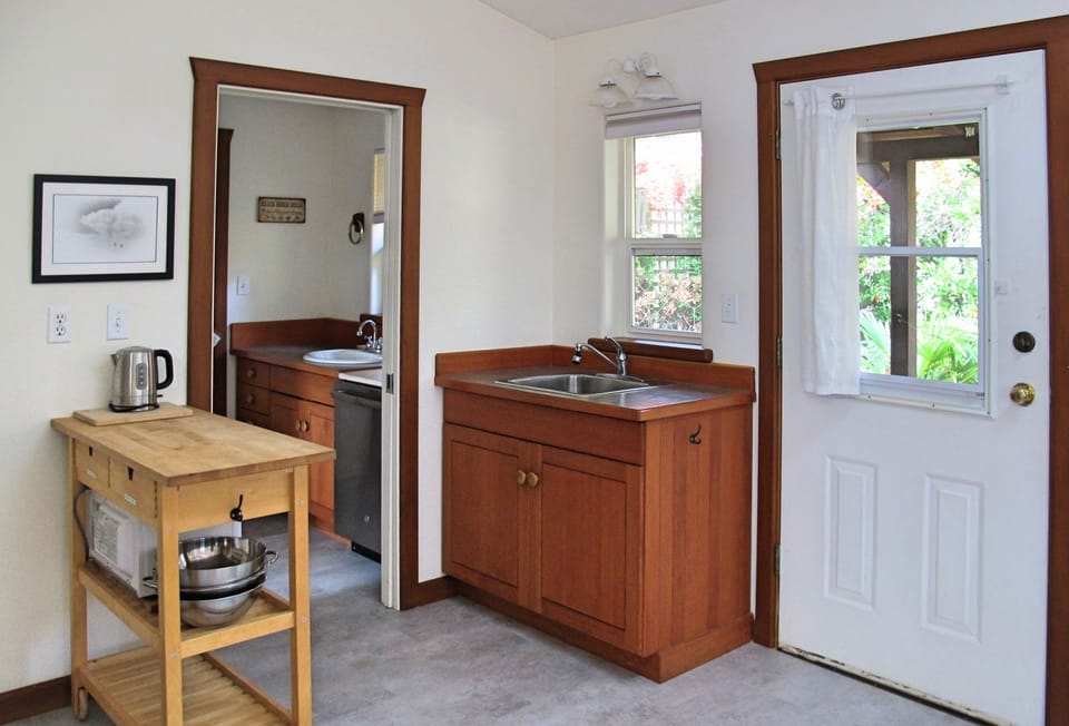 lovely garden views from kitchen sink and washroom