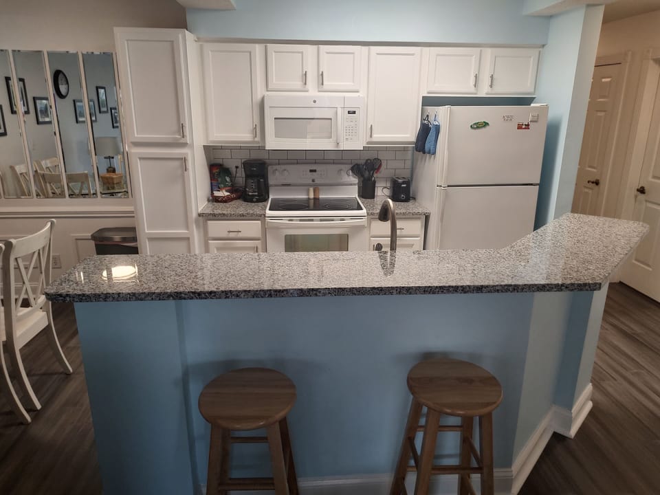 Kitchen breakfast bar with two stools 