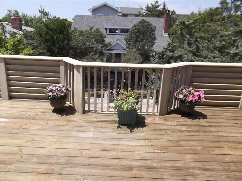 UPPER DECK