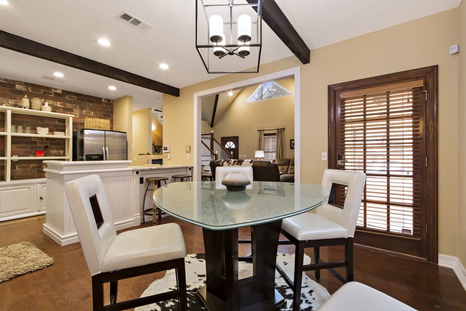 dinning room table for 4