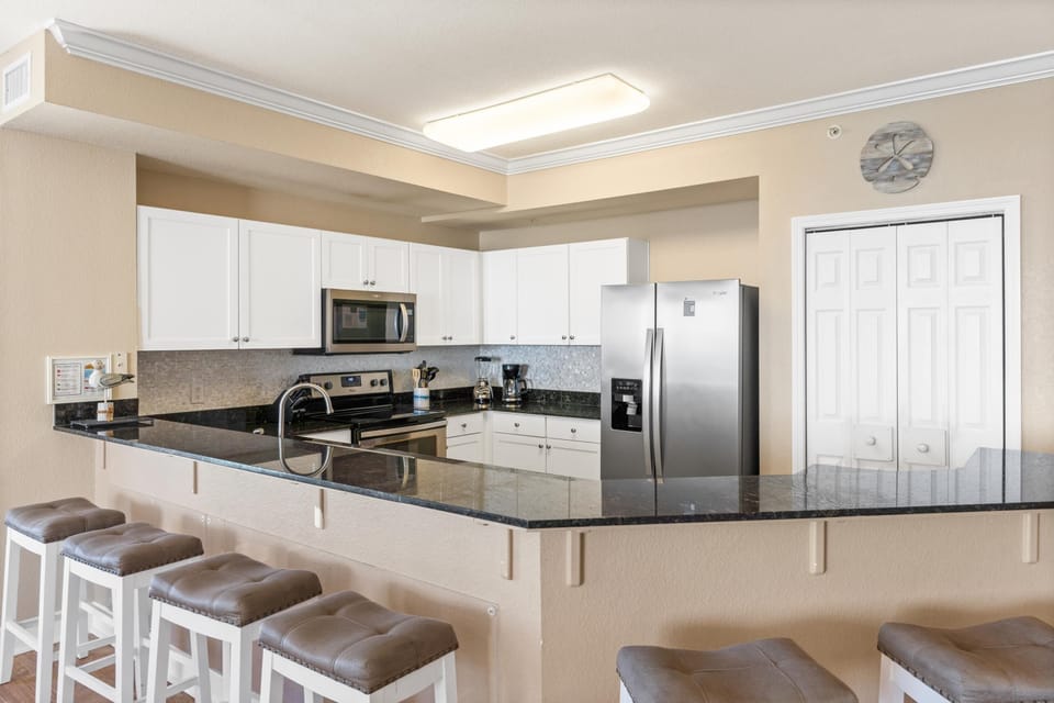 Kitchen with Breakfast Bar