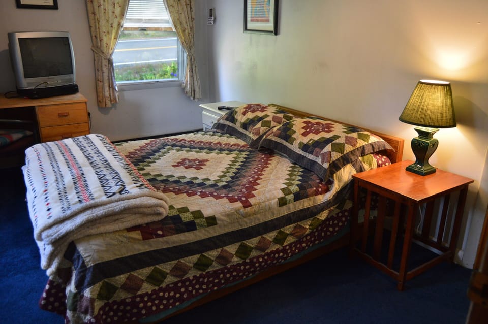 Children's BR: Full Size Bed, Desk, full set of Drawers, attached 1/2 Bathrm.  