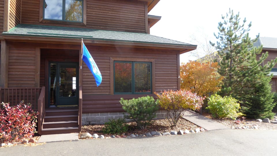Front Entrance - End Unit 