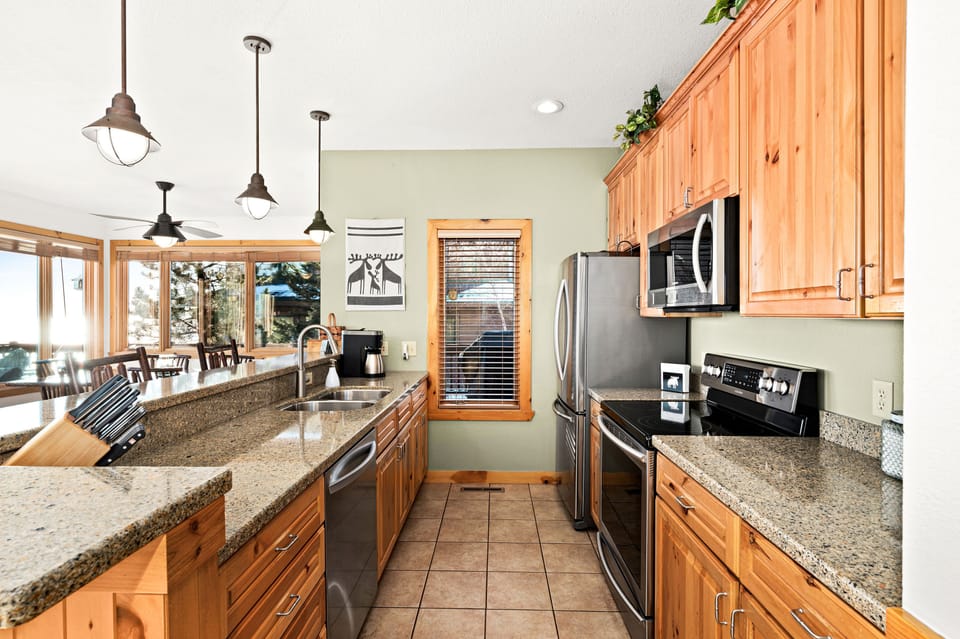 Kuerig Duo coffee maker, full size stove and frig, dish washer 