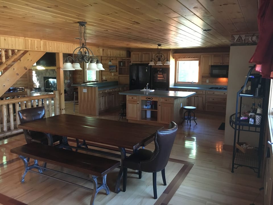 Spacious Dining kitchen area
