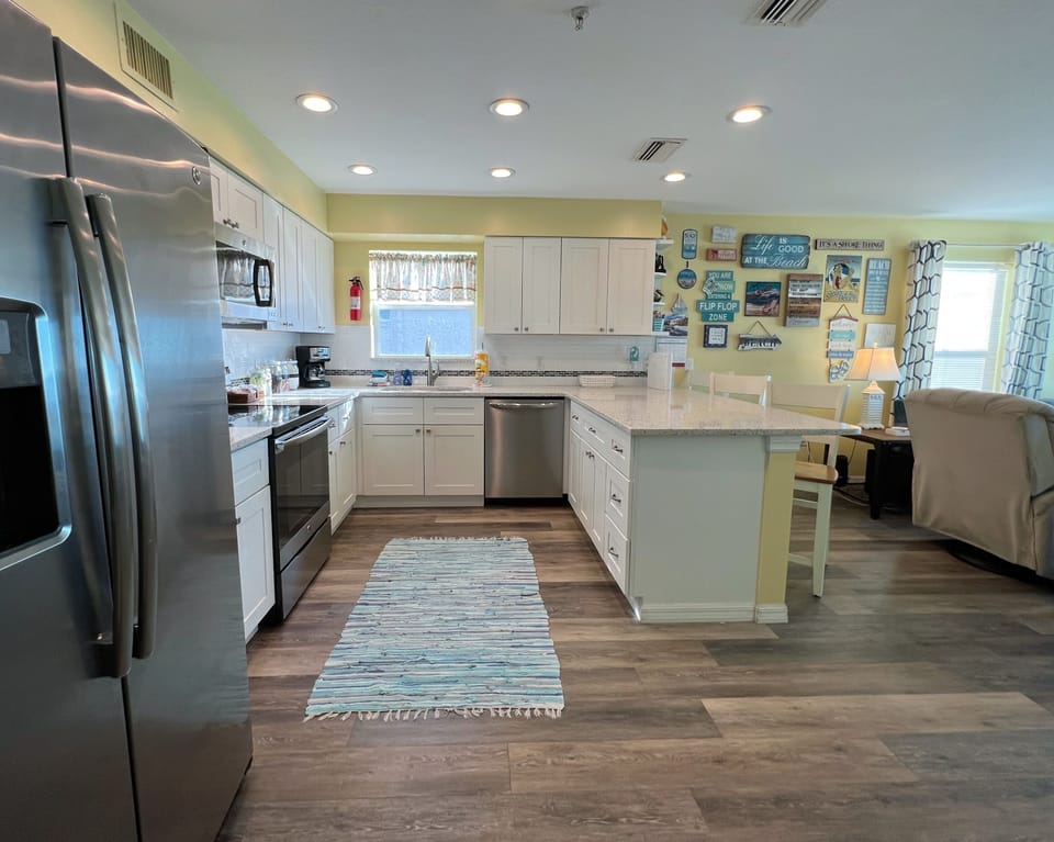 Fully equipped kitchen with all the necessities of home. Cook up - Fully equipped kitchen with all the necessities of home. Cook up your favorite meals and snacks with a beachfront view, too!