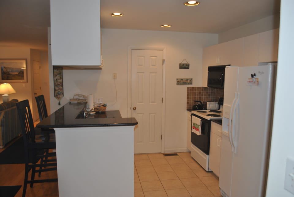 Kitchen (updated dishwasher, countertops, refrigerator)