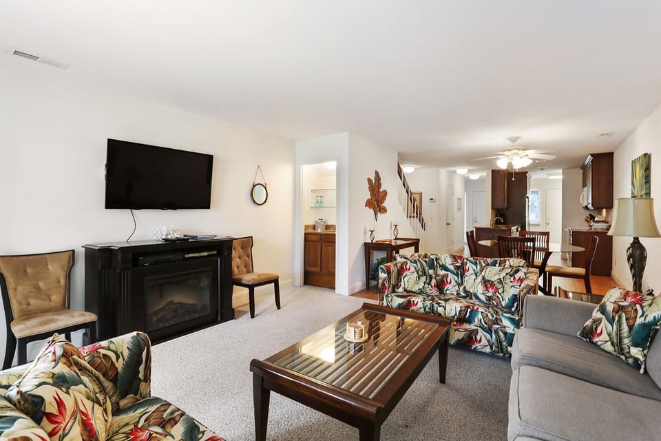 spacious living area - Living Room