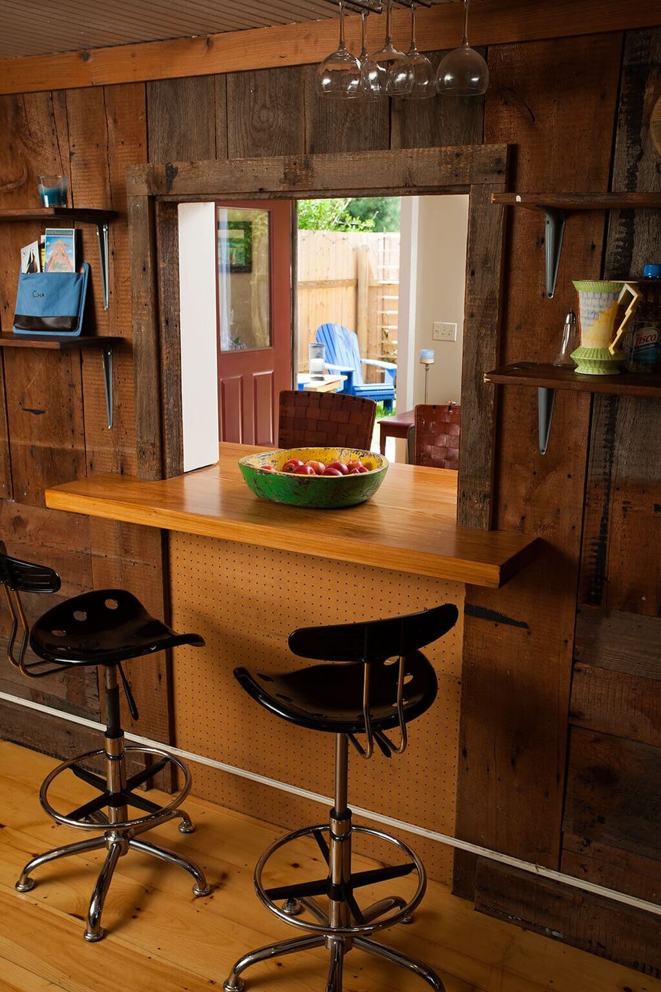 Kitchen island pass thru, perfect spot for a quick breakfast. 