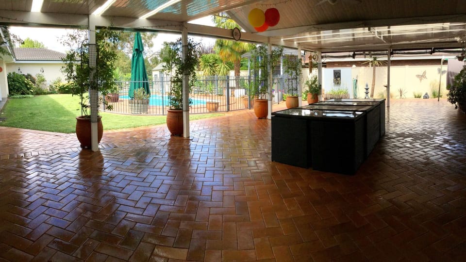 Outdoor pergola area 
